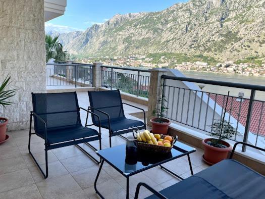 J&M Apartment Kotor Exterior foto